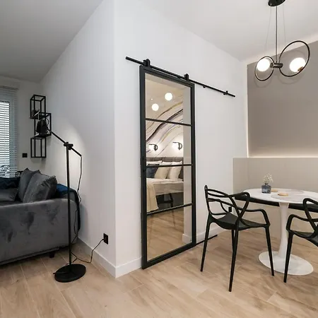 Apartment Mood Apartamenty, Rewolucji 1905r 69