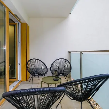 Mood Apartamenty, Rewolucji 1905r 69 *